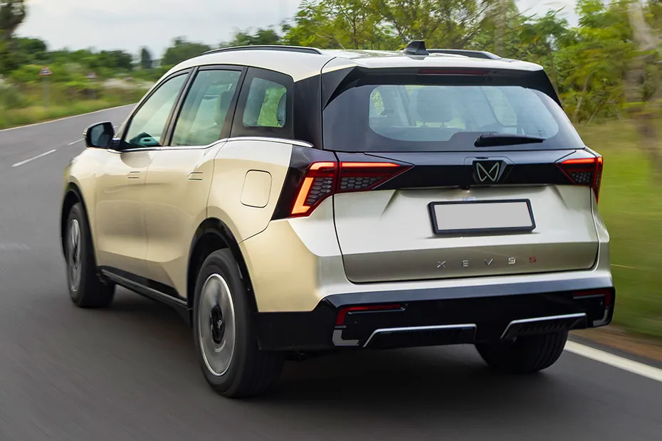 Mahindra XEV 9S Driving: Rear Left Three Quarter View