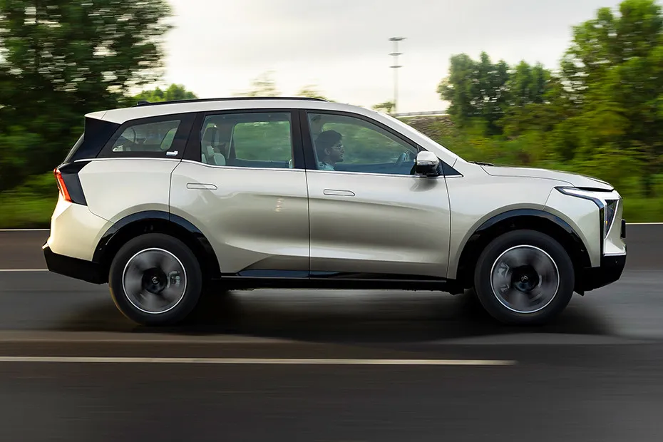 Mahindra XEV 9S Driving: Side Profile (Right) View