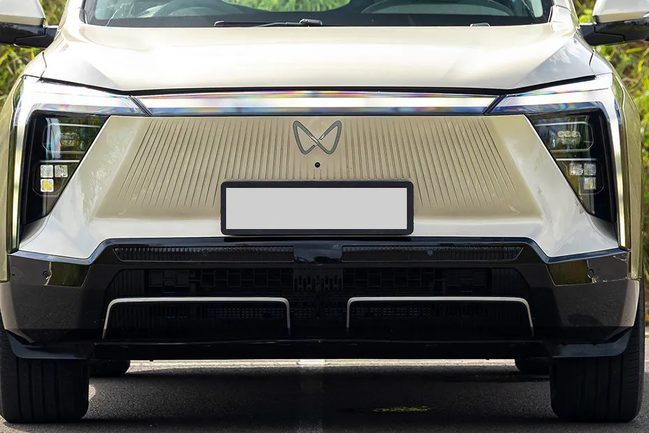 Mahindra XEV 9S Front Grille