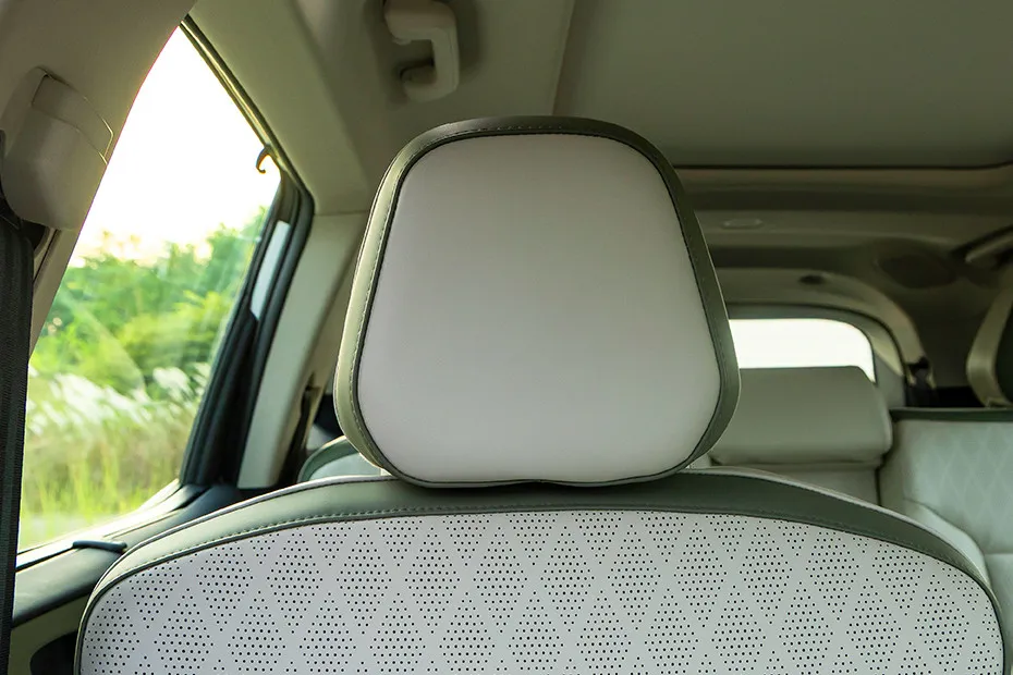Mahindra XEV 9S Front Seat Headrest
