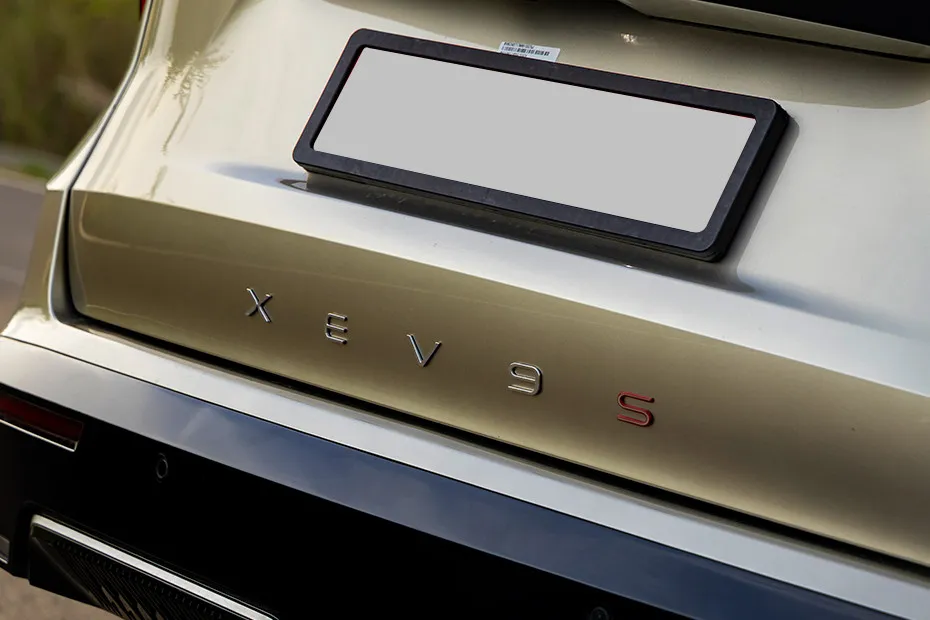 Mahindra XEV 9S Model Badge