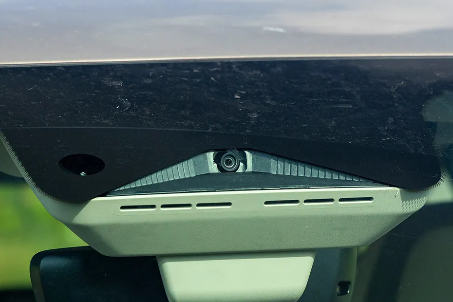 Mahindra XEV 9S Rain Sensors