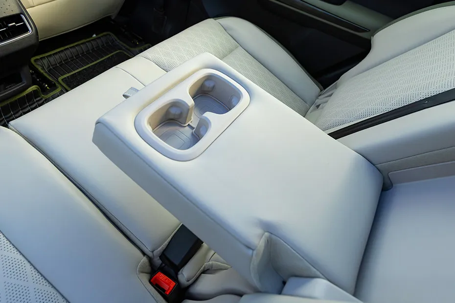Mahindra XEV 9S Rear Centre Armrest