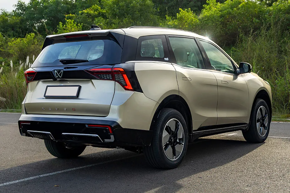 Mahindra XEV 9S Rear Right Three Quarter View