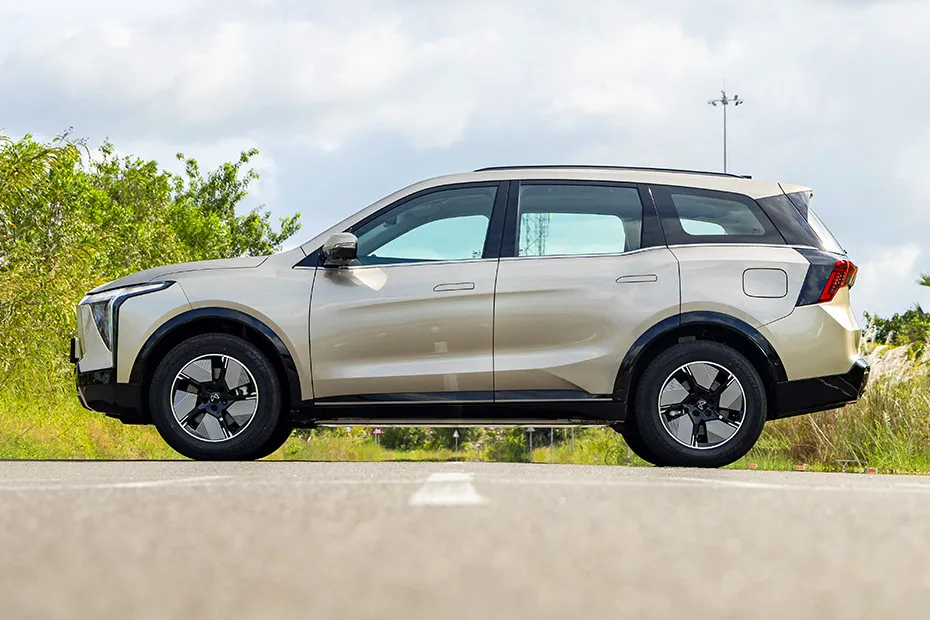Mahindra XEV 9S Side Profile View (Left)