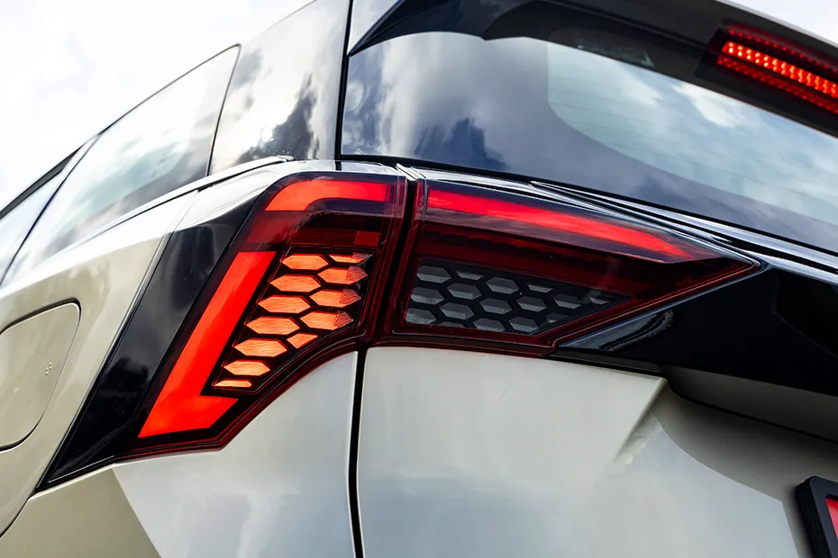 Mahindra XEV 9S Taillight