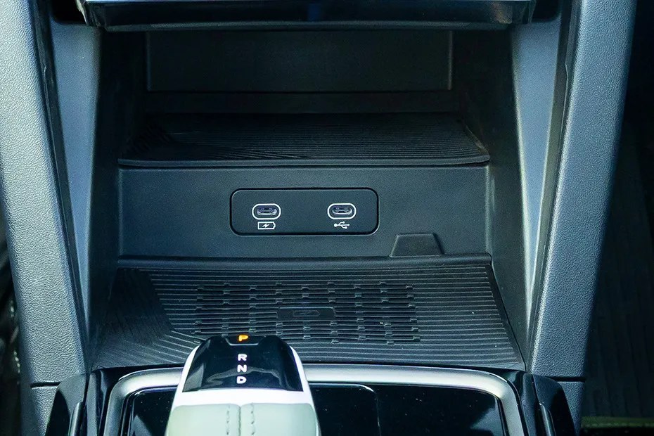 Mahindra XEV 9S USB Charging Port (Rear)