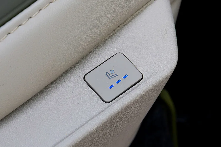 Mahindra XEV 9S Ventilated Seat Button