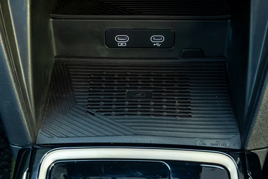 Mahindra XEV 9S Wireless Charger