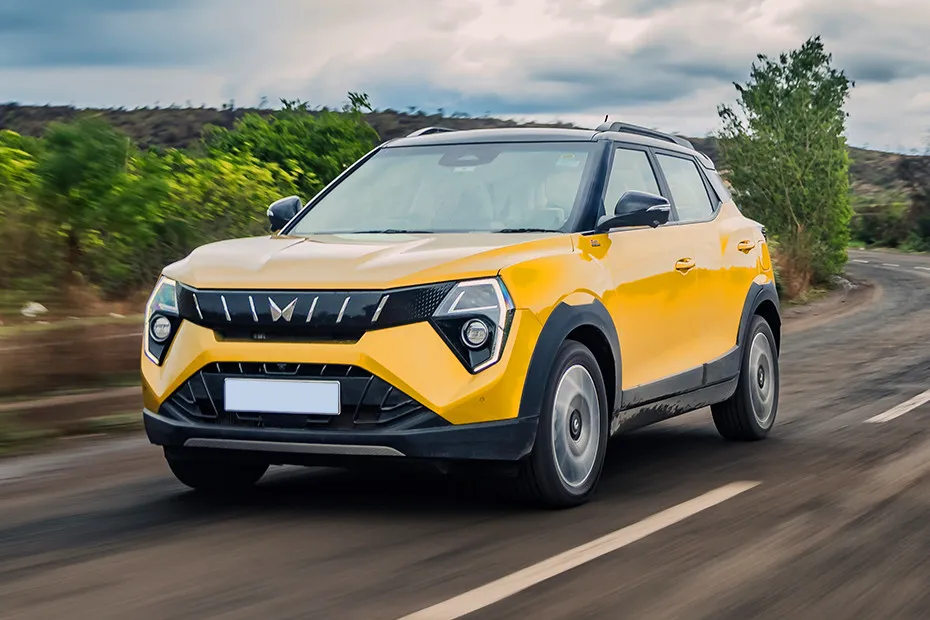 Mahindra XUV 3XO Driving: Front Left Quarter View