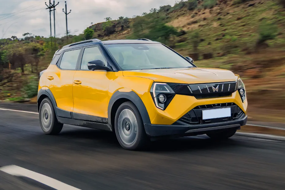 Mahindra XUV 3XO Driving: Front Right Quarter View