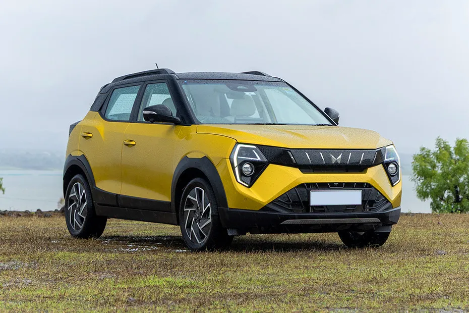 Mahindra XUV 3XO Front Right Quarter View
