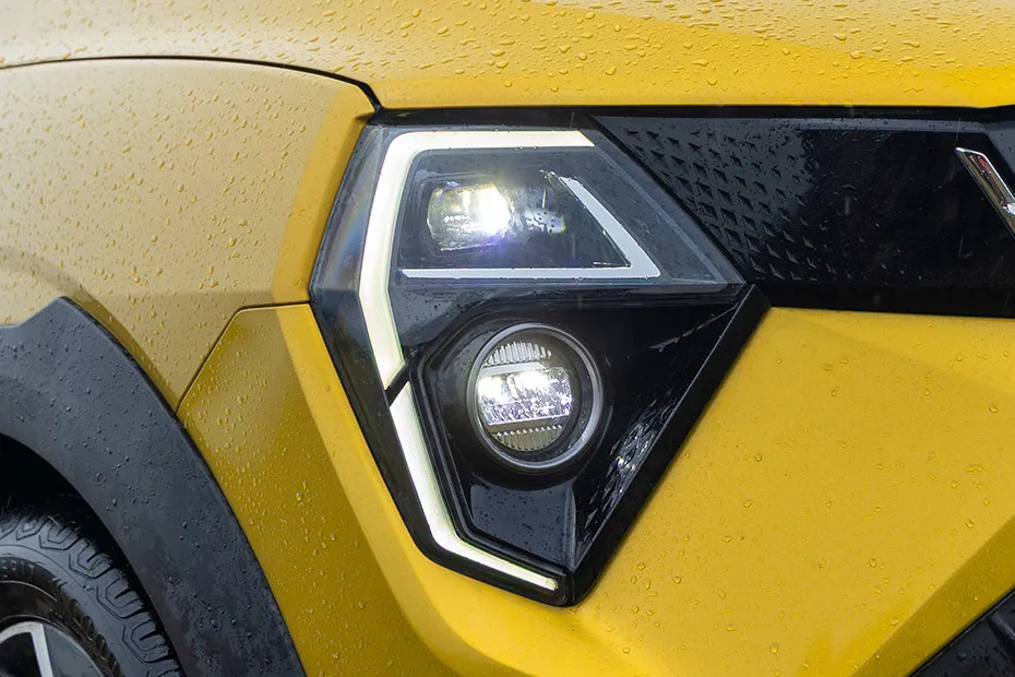 Mahindra XUV 3XO Headlight