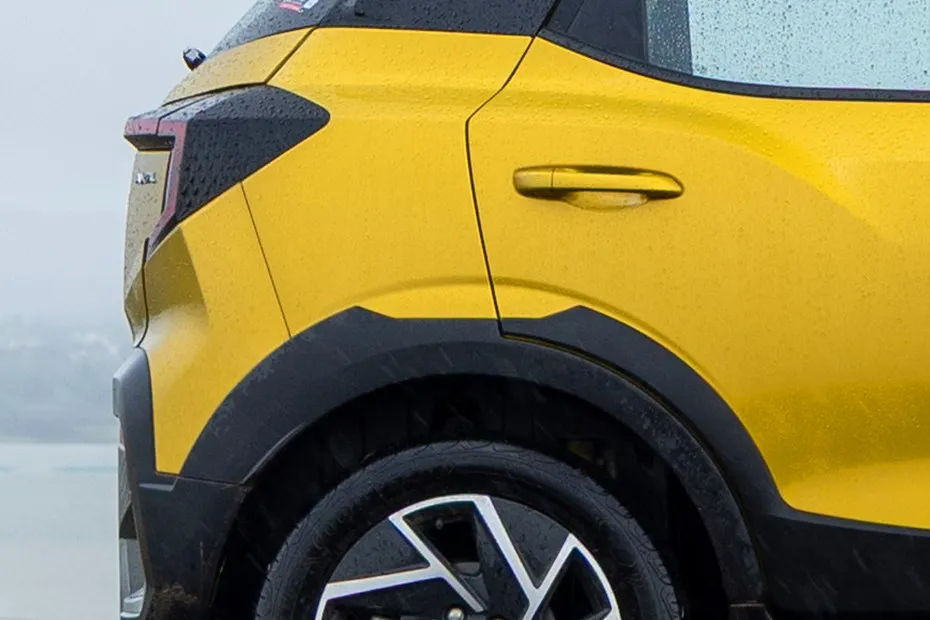 Mahindra XUV 3XO Rear Fender