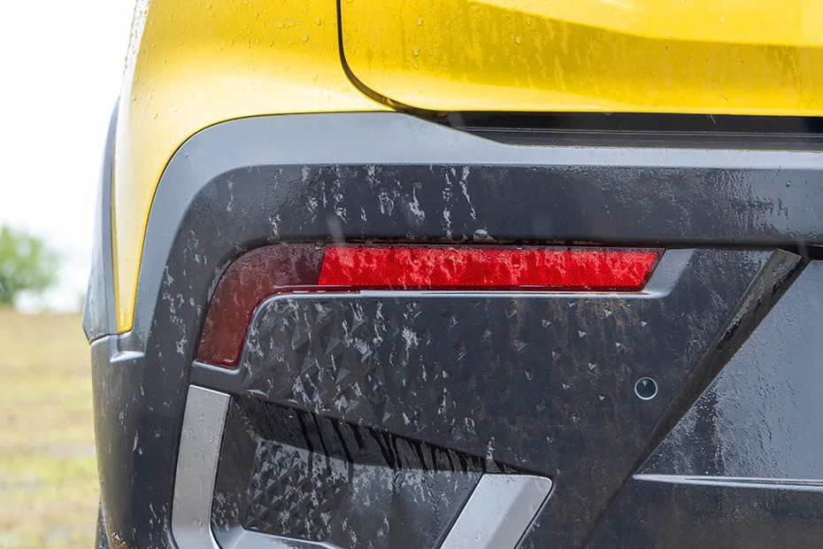Mahindra XUV 3XO Rear Reflector