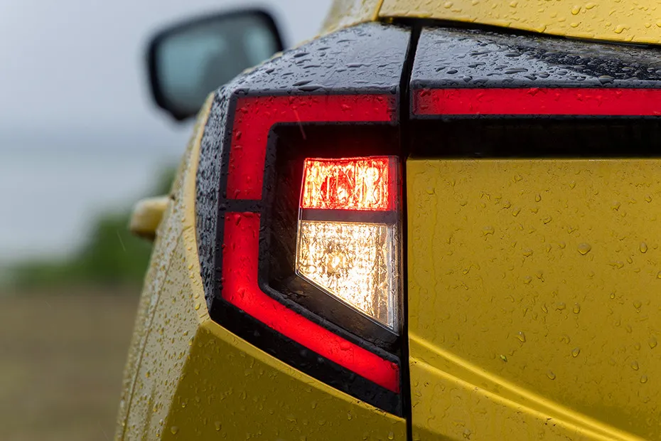 Mahindra XUV 3XO Reverse Lamp