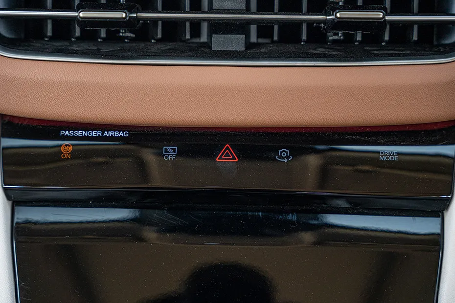 Mahindra XUV 7XO Dashboard Controls