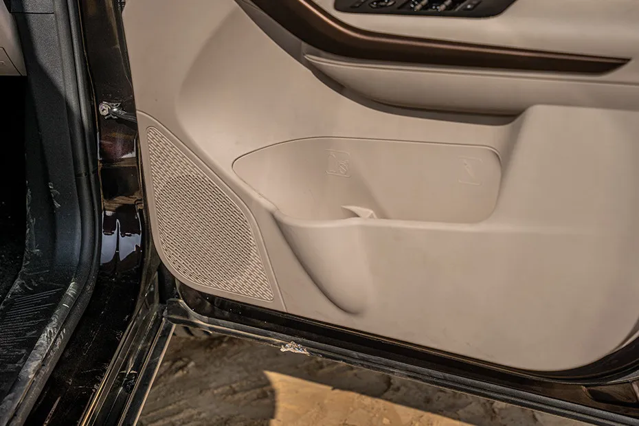 Mahindra XUV 7XO Drivers Door Panel