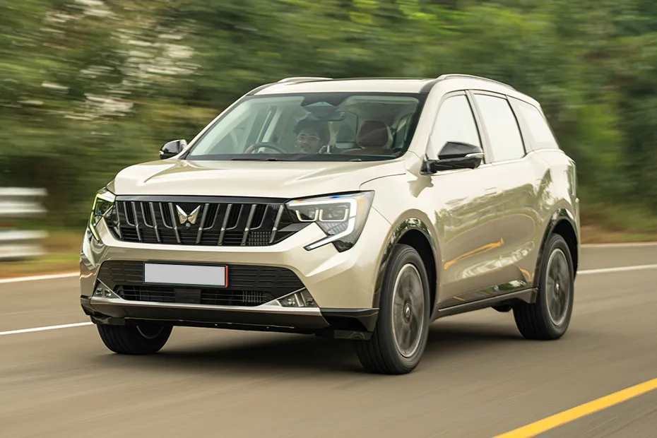 Mahindra XUV 7XO Driving: Front Left Quarter View
