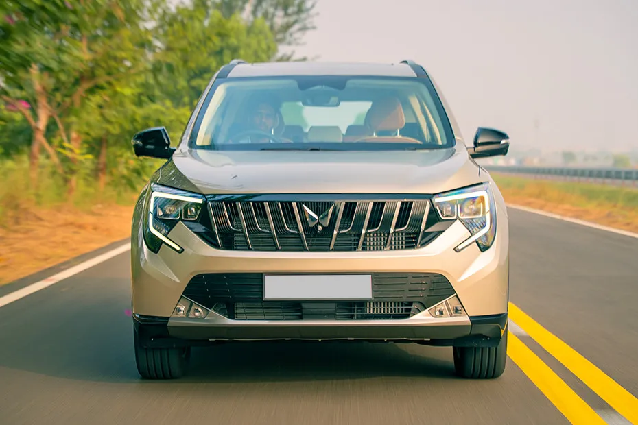 Mahindra XUV 7XO Driving: Front View