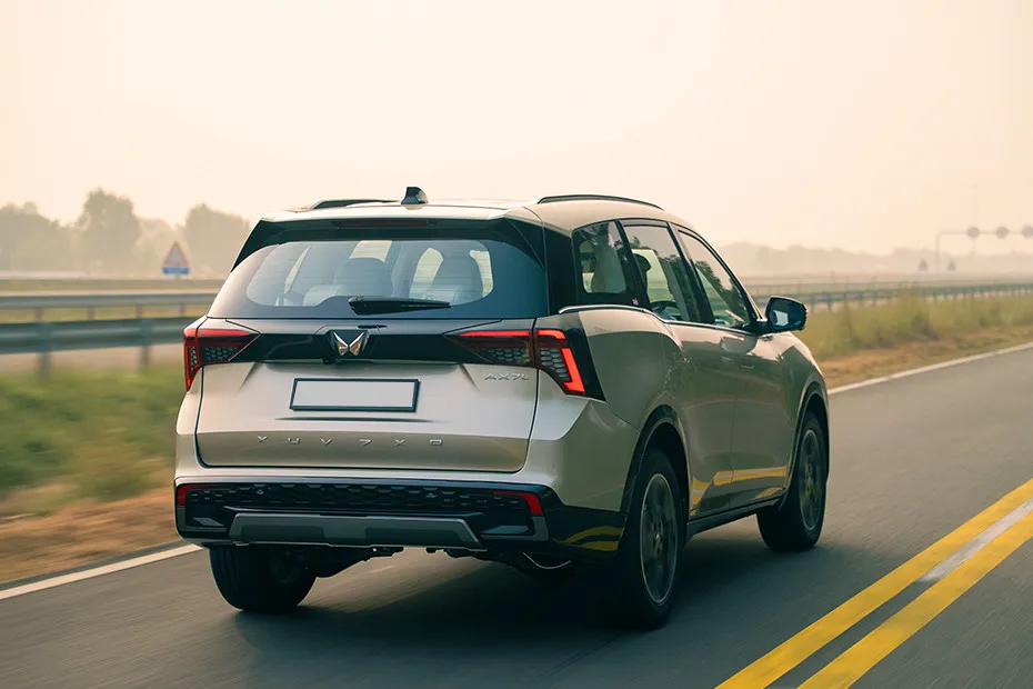 Mahindra XUV 7XO Driving: Rear Right Three Quarter View