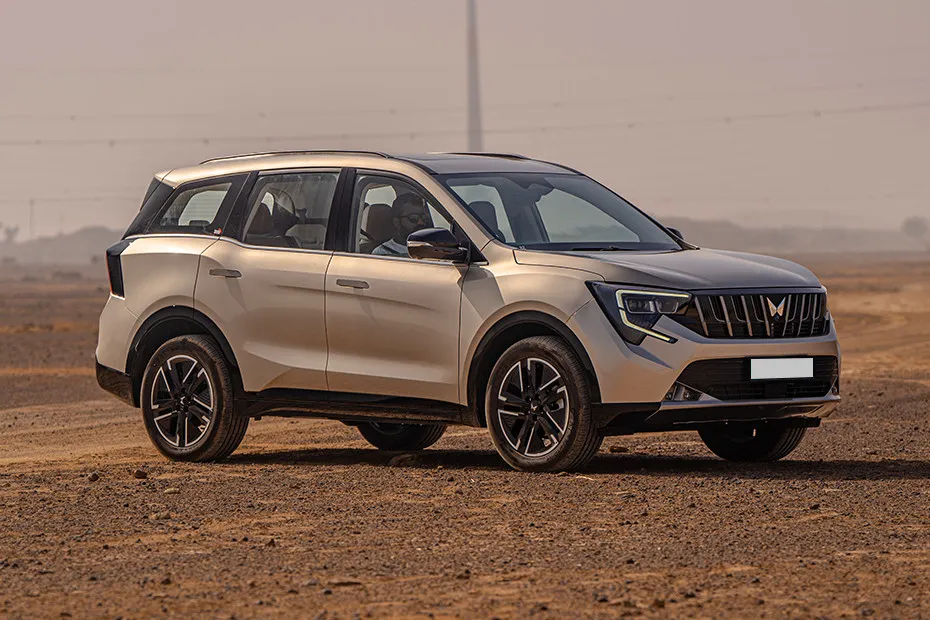Mahindra XUV 7XO Front Right Quarter View