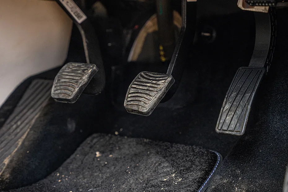 Mahindra XUV 7XO Pedals