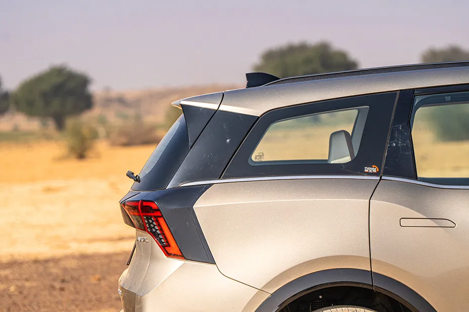 Mahindra XUV 7XO Rear Fender