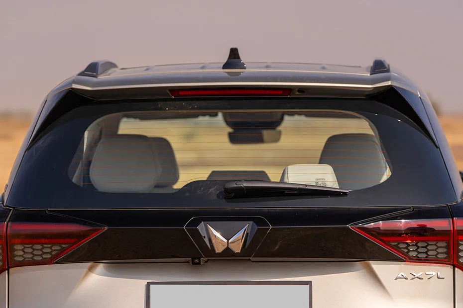 Mahindra XUV 7XO Rear Windshield