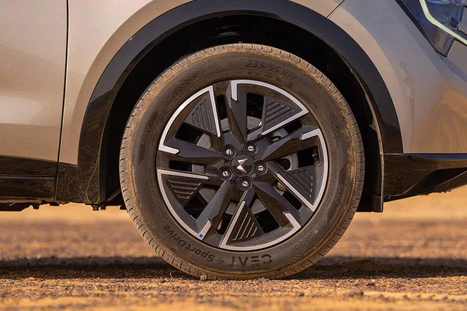 Mahindra XUV 7XO Wheel