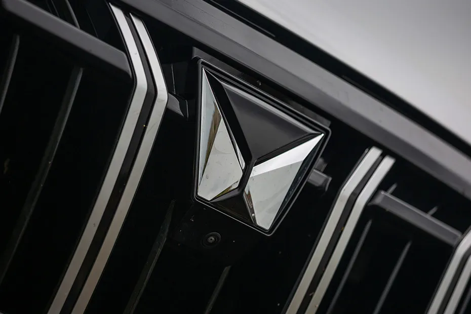 Mahindra XUV700 Brand Logo (Front)