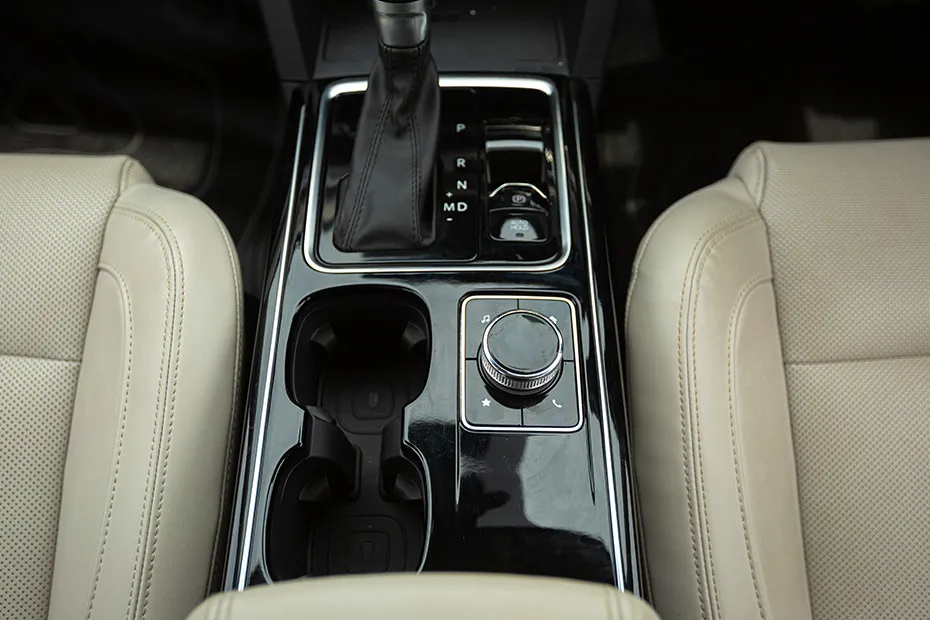Mahindra XUV700 Centre Console Storage