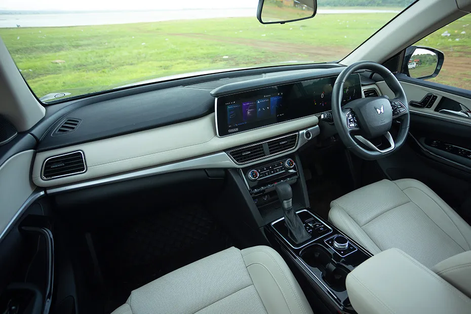 Mahindra XUV700 Dashboard: Passenger's View