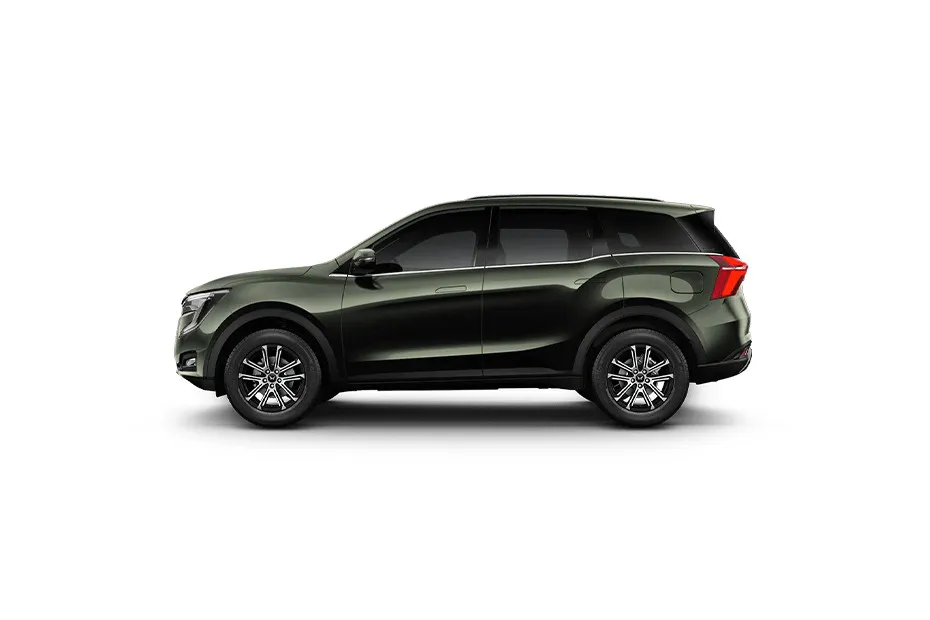 XUV700 Deep Forest Color