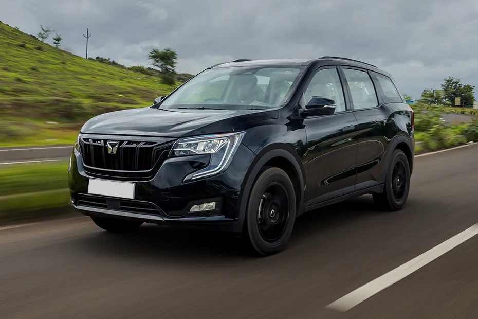 Mahindra XUV700 Driving: Front Left Quarter View