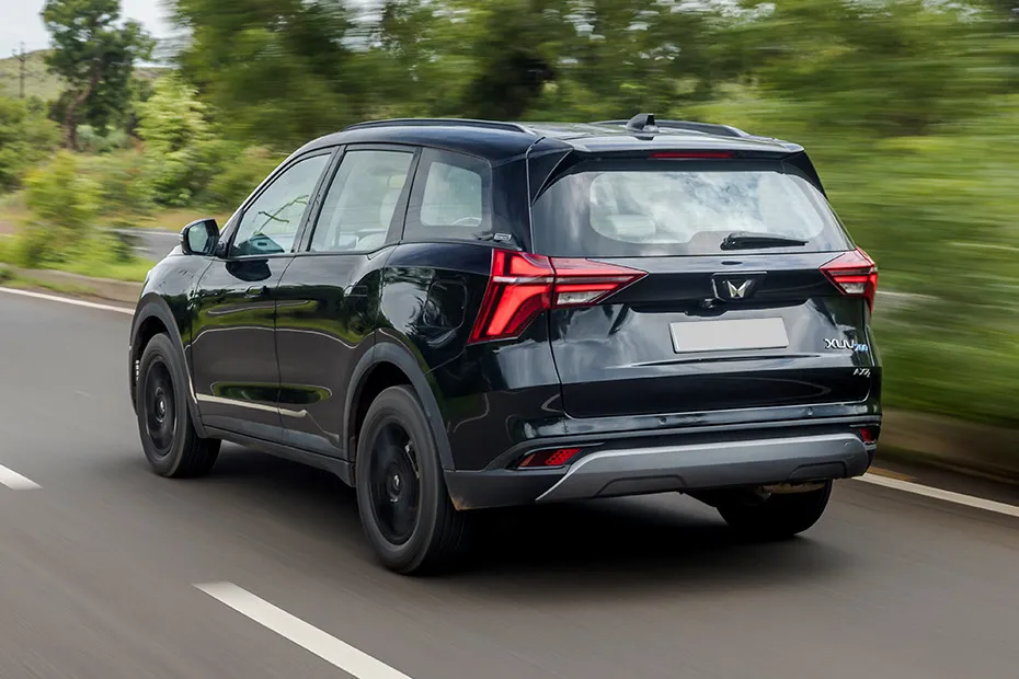 Mahindra XUV700 Driving: Rear Left Three Quarter View