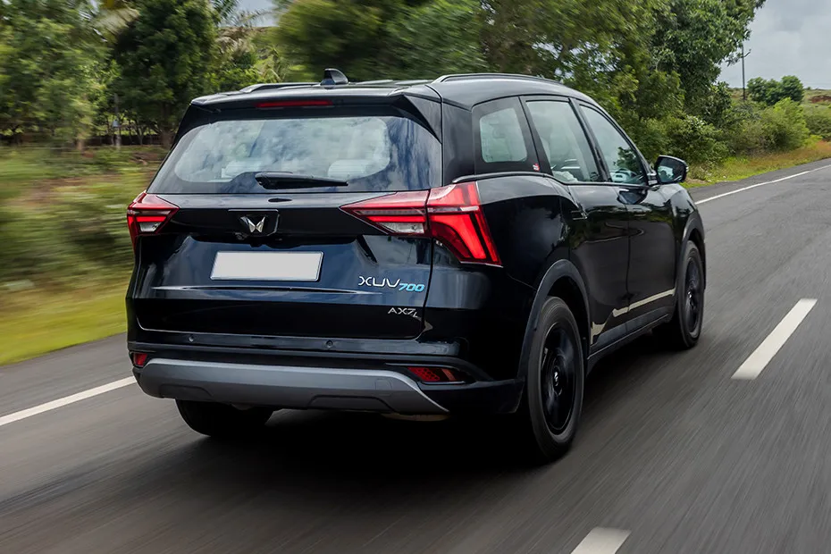 Mahindra XUV700 Driving: Rear Right Three Quarter View