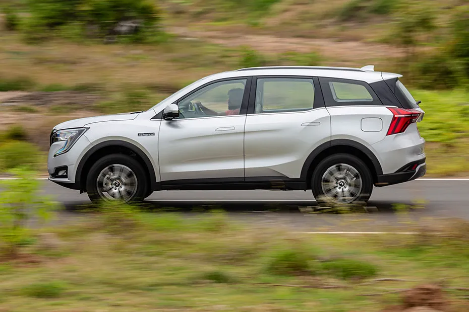 Mahindra XUV700 Driving: Side Profile (Left) View
