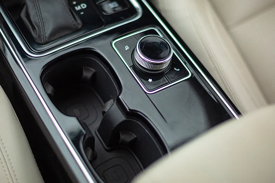 Mahindra XUV700 Front Cup Holder