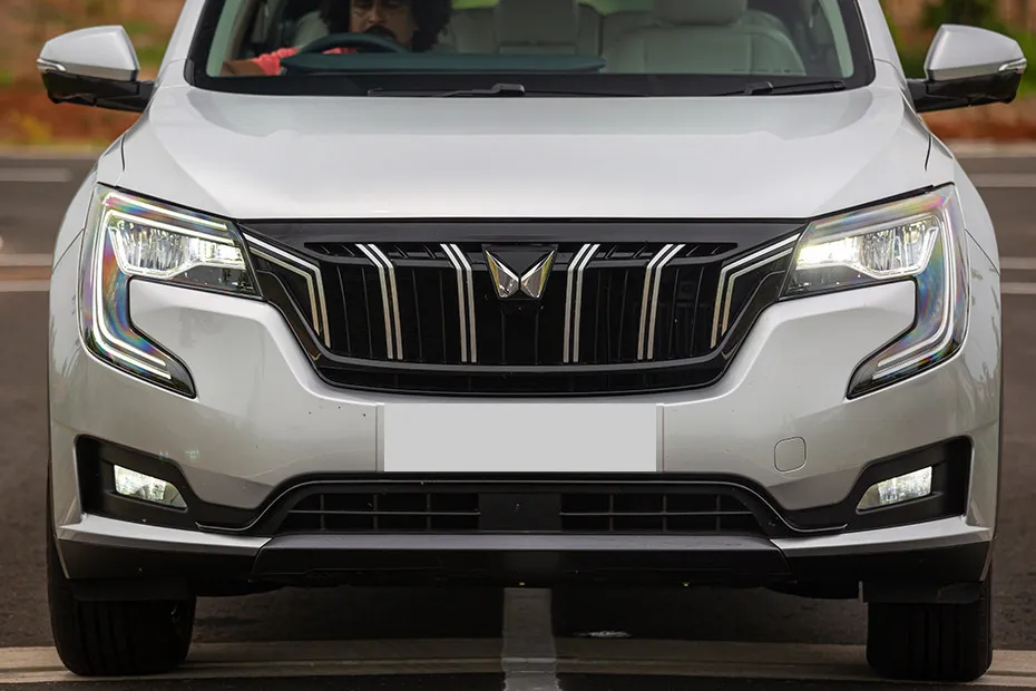 Mahindra XUV700 Front Grille