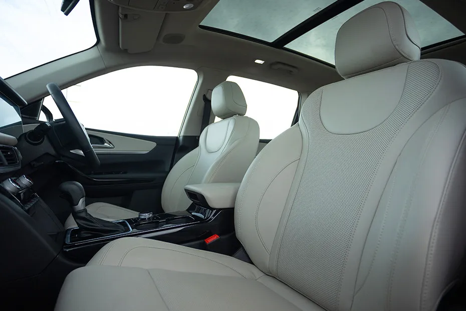 Mahindra XUV700 Front Seats (Passenger View)