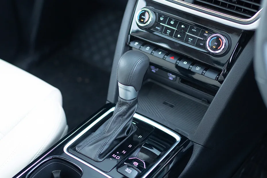 Mahindra XUV700 Gear Selector / Shifter