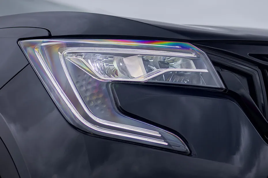 Mahindra XUV700 Headlight