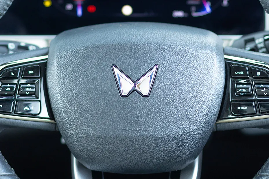 Mahindra XUV700 Horn Pad