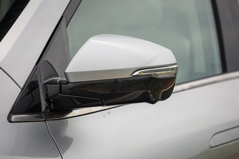 Mahindra XUV700 Outside Mirror