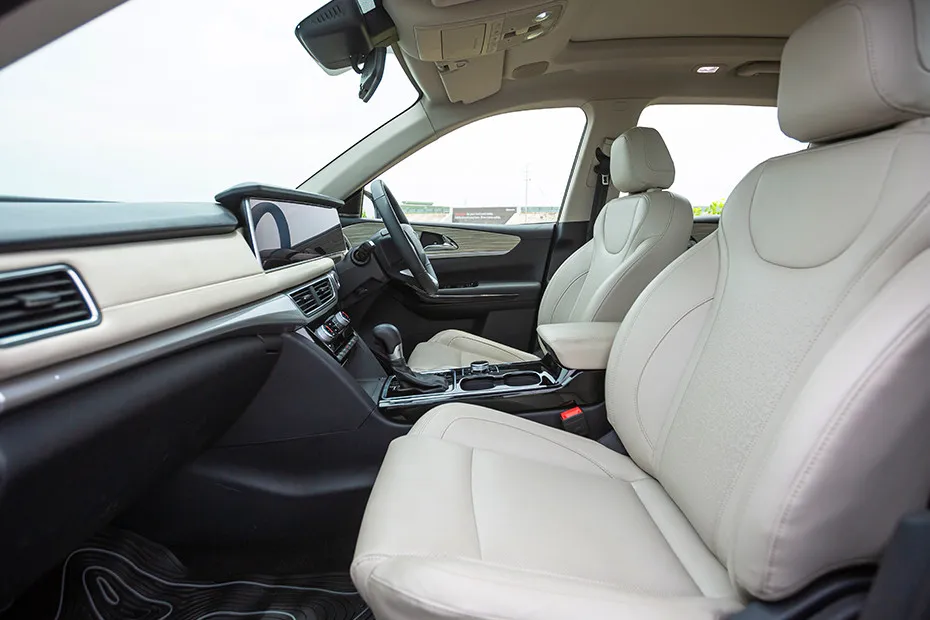 Mahindra XUV700 Passenger Cabin View