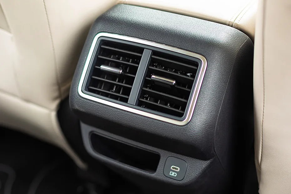 Mahindra XUV700 Rear AC Vents (Floor)