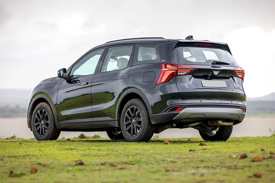 XUV700 image