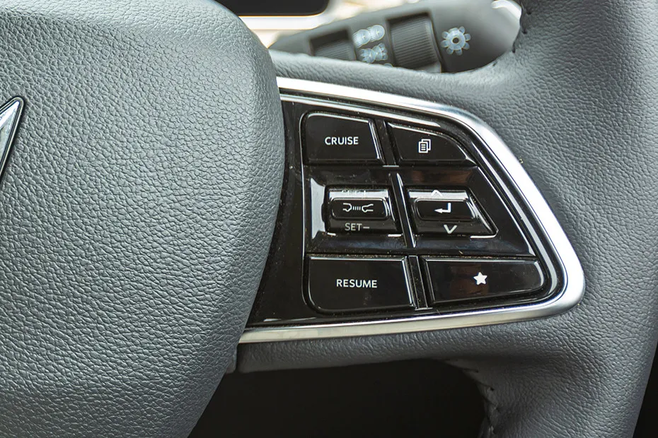 Mahindra XUV700 Steering Wheel Buttons (Right)