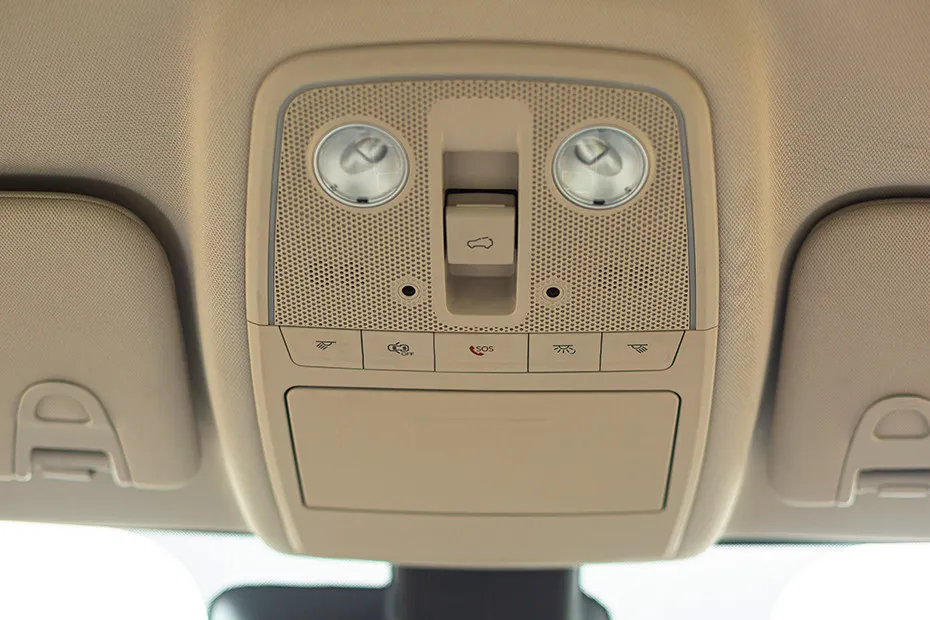 Mahindra XUV700 Sunroof Control